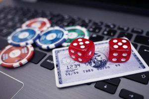 What role do advocacy groups play in standardizing age limits for online gambling?